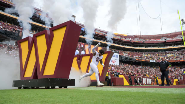 Sep 10, 2023; Landover, Maryland, USA; Washington Commanders defensive tackle Jonathan Allen (93) runs on the field before the game against the Arizona Cardinals at FedExField. Mandatory Credit: Tommy Gilligan-USA TODAY Sports